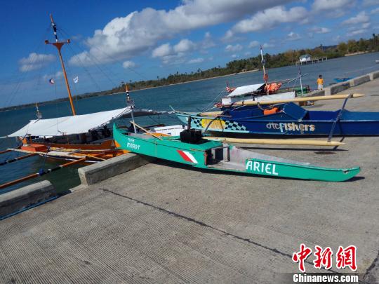 圖為被救助的菲律賓漁民的漁船。 中交公路規(guī)劃設計院有限公司 攝